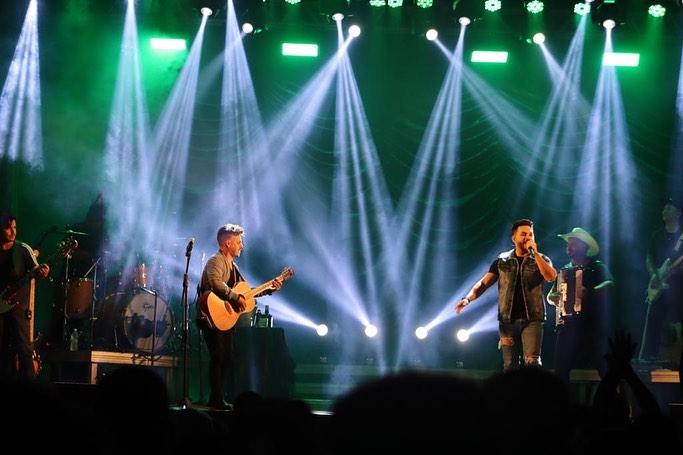 Henrique Hernane Carlos Jader E Ma Ra Lemos Sobem Ao Palco Do